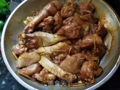 Make A chicken with red dates step 3
