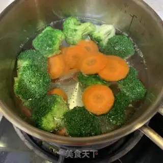 Make Wood, chicken, chicken, chicken step 6