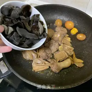 Make Wood, chicken, chicken, chicken step 8