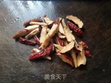 Make A chicken with red dates step 8