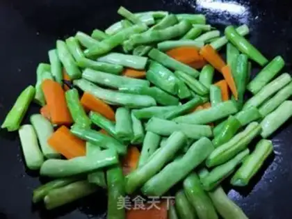 Make Garlic carrots and beans step 5