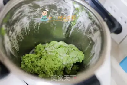 Make A spinach cleavage to cut the buns step 3