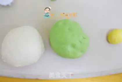 Make A spinach cleavage to cut the buns step 5