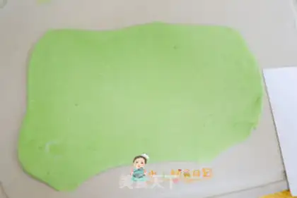 Make A spinach cleavage to cut the buns step 6