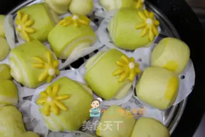 Make A spinach cleavage to cut the buns step 12