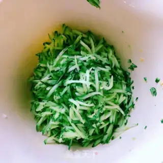 Make cucumber shrimp eggs bag step 4
