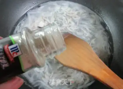 Make Shrimp radish soup step 4