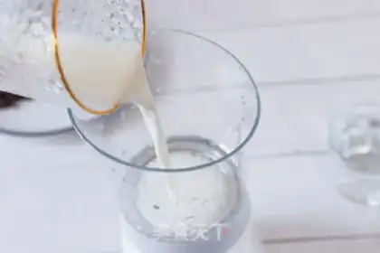 Make A dirty milk tea with bean step 3