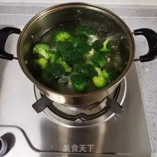 Make Fried broccoli step 2