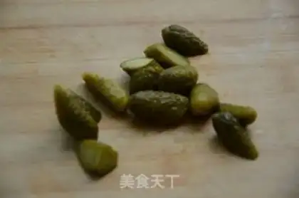 Make The cucumbers, the sweet chicken chest step 3