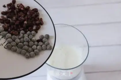 Make A dirty milk tea with bean step 5