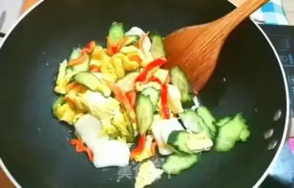 Make Old cucumber fried eggs step 1