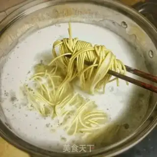 Make Hot dry noodles step 1