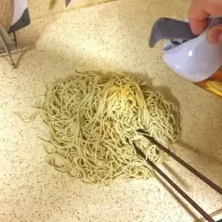 Make Hot dry noodles step 6