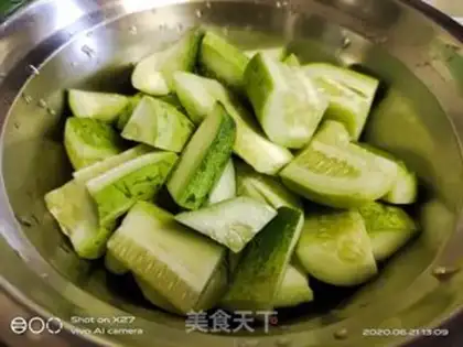 Make A cucumber collide step 0