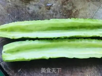 Make Scrambled cucumber bones step 1