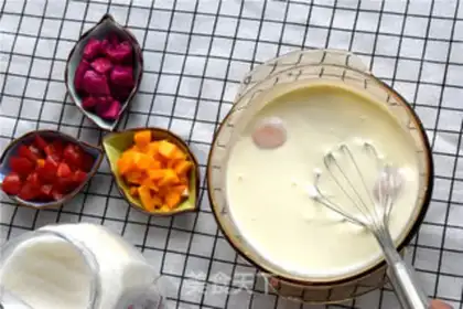 Make Fruit omelet step 1