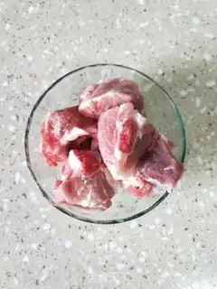 Make Sydney Bottom Coconut Pork Soup step 1