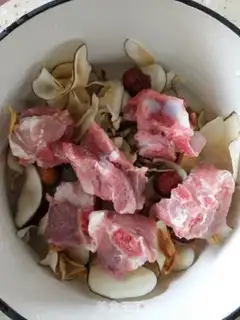 Make Sydney Bottom Coconut Pork Soup step 2