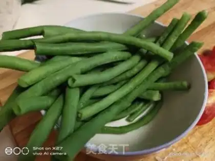 Make Holy fruit egg and bean bean salad step 1