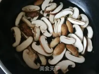 Make Dutch beans fried mushrooms step 3