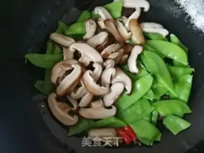 Make Dutch beans fried mushrooms step 5