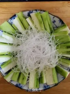 Make A fan of silk melons step 3