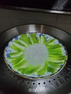 Make A fan of silk melons step 5
