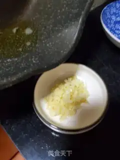 Make A fan of silk melons step 6