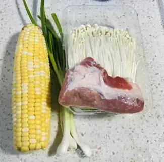 Make Gold pins and mushroom corn fried meat step 0