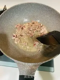 Make Onion beef fried rice step 2