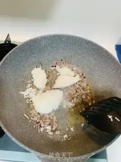Make Onion beef fried rice step 3