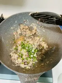 Make Onion beef fried rice step 4