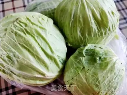 Make Pork and cabbage step 1