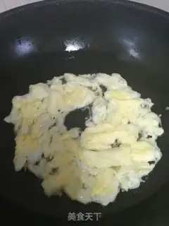 Make cucumber ham and egg fried rice step 1
