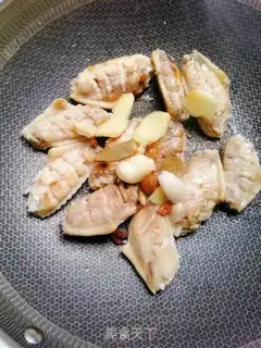 Make Five golden chicken wings step 5