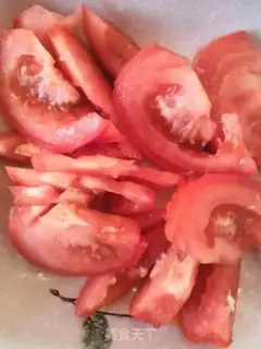 Make Tomato fried eggs step 1