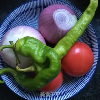 Make Tomato fried onions step 0