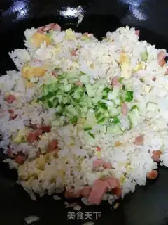 Make cucumber ham and egg fried rice step 5