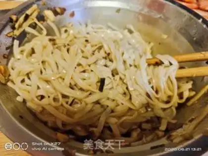 Make The beanhorns tore the chicken noodles step 2