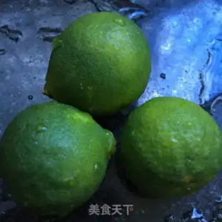 Make ♪ A green lemon honey water ♪ step 1