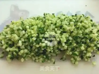 Make cucumber shrimp dumplings step 1