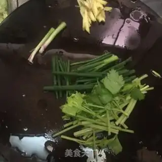 Make Celery fried pig belly step 1