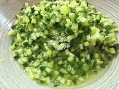 Make cucumber shrimp dumplings step 2