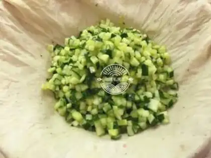 Make cucumber shrimp dumplings step 3