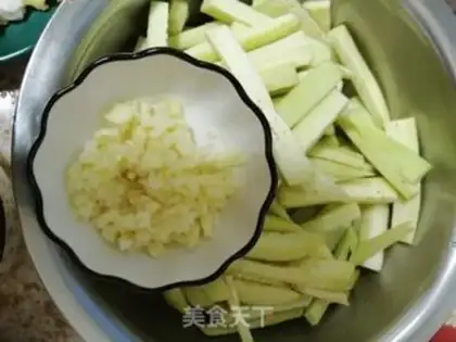 Make Garlic pasta step 0