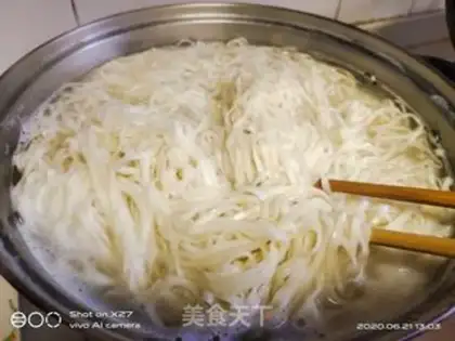 Make Onion noodles step 0