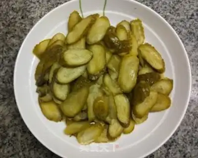 Make Sour cucumber with red sausage step 0