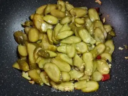 Make Sour cucumber with red sausage step 4