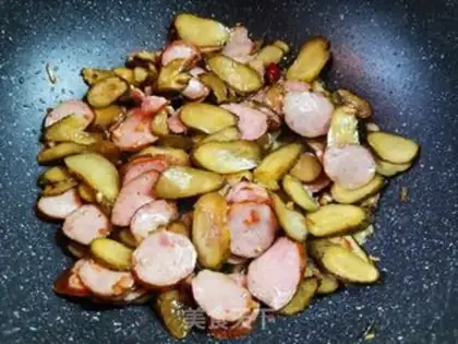 Make Sour cucumber with red sausage step 5